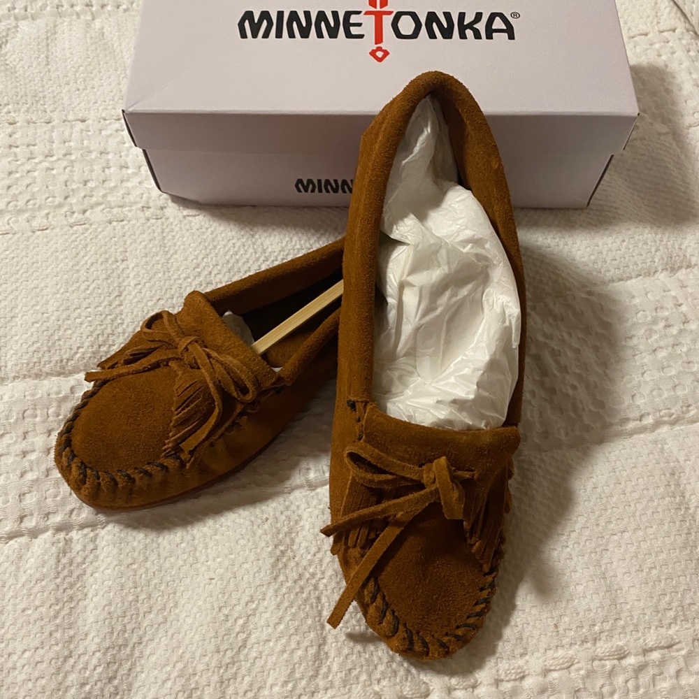 NWT Minnetonka Kilty Moccasins